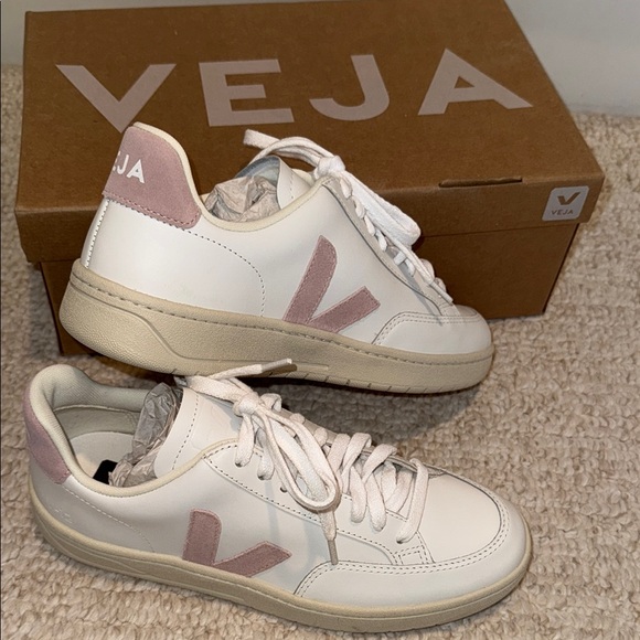 Brand New in Box Veja Extra_White_Babe Leather Sneakers - Picture 8 of 9
